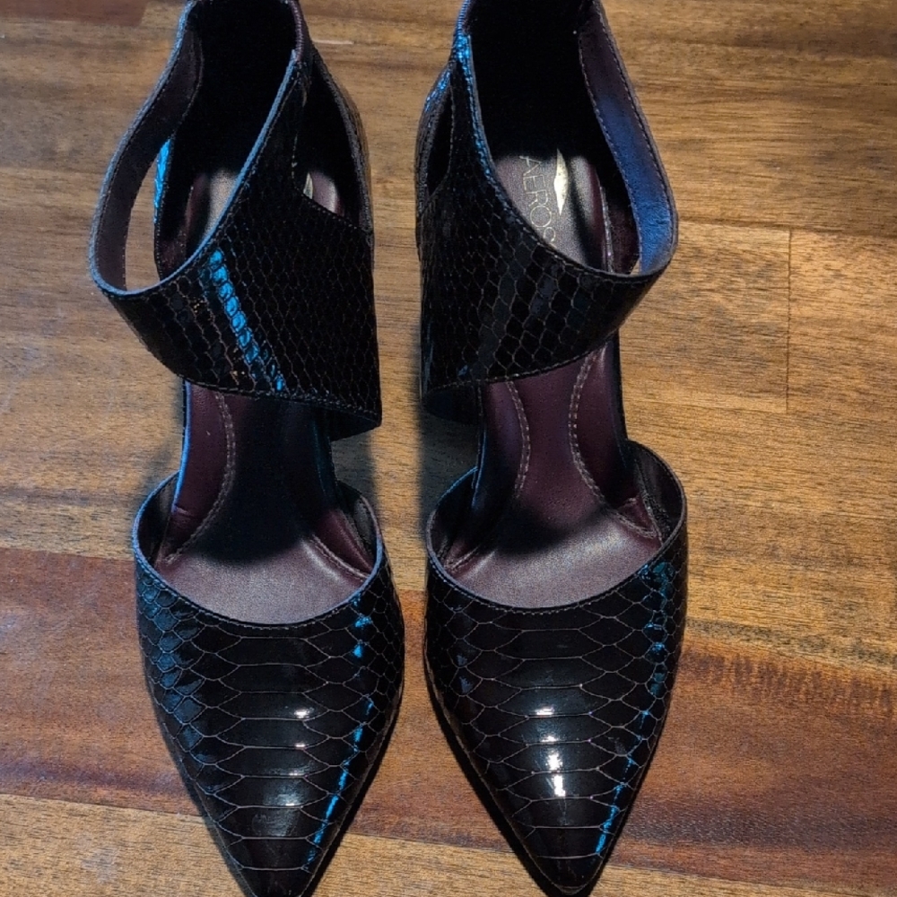 AEROSOLES Black Snakeskin Heels